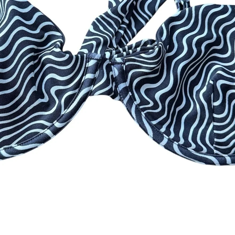 Monday Swimwear Capri Top Capri Wave